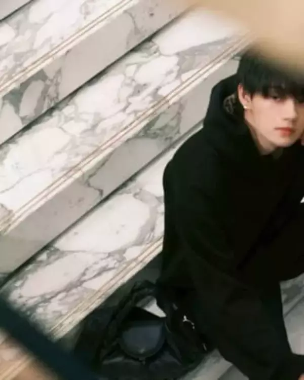 「セセセセクシーすぎだから♡」人気アイドル〝バスローブ2ショット〟披露、佐野勇斗の姿に「オス感メロ過ぎて滅」「ふ、腹筋あるんじゃ…」