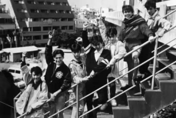 「法律まで変えた」80年代伝説グループ「光GENJI」52歳メンバー佐藤アツヒロの最新ショットが話題「40前じゃないのか?」「オッサンにならないのが凄い」