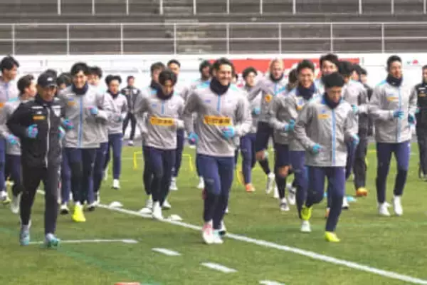 J2サガン鳥栖が始動　小菊監督「1試合1試合、勝敗にこだわる」　DF今津佑太、百年構想リーグ見据え「大事なシーズンになる」