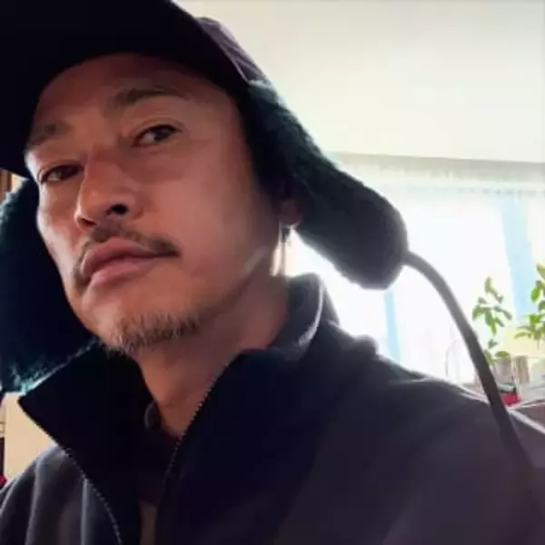 「うっわ、隣パパか！」父は窪塚洋介…22歳注目俳優〝親子そっくり〟姿に「愛流くんの顔の小ささに驚き」「スタイルやばすぎですな」反響続々