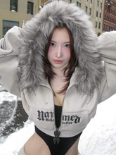 「どんどん激しく…」〝ワキ見え〟大胆衣装のTWICE・モモに騒然「あと1枚着た方が？」「ギャルい感じ」「レアなモモ」