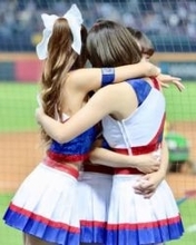 「誰、この…」台湾の人気チアがビキニに着替えたら…〝大胆ビーチショット〟にファン歓喜！「きゃっ」「スタイルすご」「よし！」