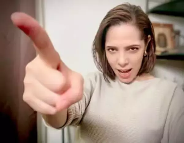 「私は三姉妹の次女です」フィフィ〝日本生まれ〟の姉妹公開にフォロワー絶賛「とりあえず画像保存しました」「まぶしい」