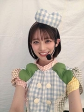大胆にワンピたくし上げ「さすがにこれはやばすぎ」海水浴の元アイドル・秋本帆華に「元気いっぱい頼もしい」