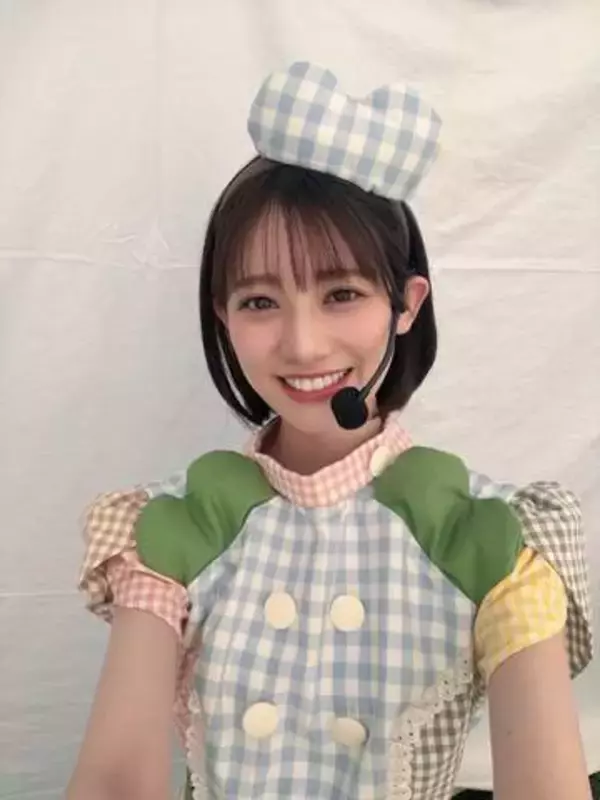 大胆にワンピたくし上げ「さすがにこれはやばすぎ」海水浴の元アイドル・秋本帆華に「元気いっぱい頼もしい」