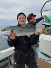 雰囲気違う!?城島ホークスCBO、宮崎キャンプで釣り師の顔〝釣りガールとの3ショット〟に「釣りも野球も！」「わ〜い、楽しみ」の声