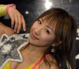 「盛り上がり凄いわ！​​​​​​​」グラドルからレスラー転身、2児の母・愛川ゆず季の水着ショットが話題「40代の魅せるグラドルが成立してますね」