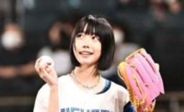 「足ながっ」横浜国際映画祭に降臨したあの、衝撃脚長ショットにネット驚愕「神すぎる」「人間離れした…」