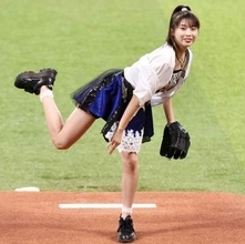 「激ヤバスカートで万バズ」牧野真莉愛〝顔びっしり〟スカート姿に騒然「ビッグボス好きすぎる」