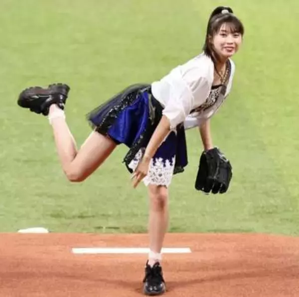 「激ヤバスカートで万バズ」牧野真莉愛〝顔びっしり〟スカート姿に騒然「ビッグボス好きすぎる」