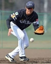 ソフトバンクの「一度、壊す」が本格始動　最高出塁率の柳町達が「野球人生で初」の一塁特守　提案した小久保監督も熱視線