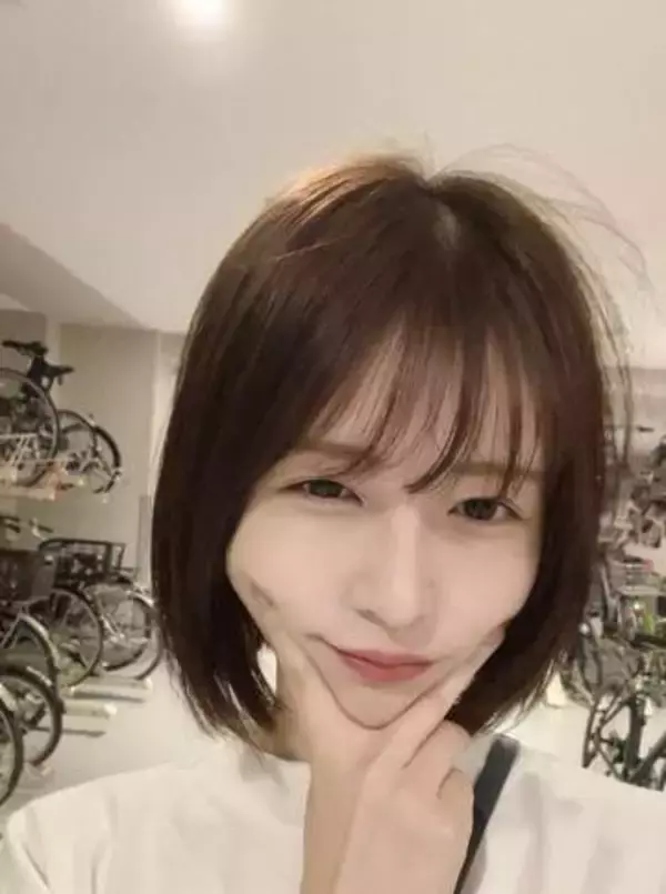 「痩せていることが逆効果に…」〝鎖骨クッキリ〟長濱ねる〝限界ショット〟に反応さまざま「ずっと綺麗よなぁ」「本当に同じ人間ですか？」