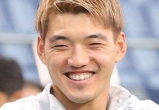 「え…気になりすぎる」W杯日本代表・堂安律〝特注アクセサリー〟「なかなかクセ強いな」「らしさ全開で好きすぎる」「なんかちょっと可愛いな」