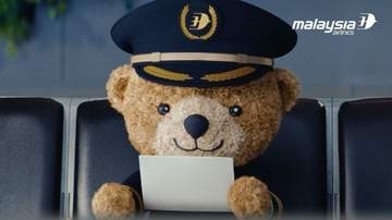 「なぜか涙が出た」マレーシア航空の動画に反響 少女から渡された1枚の絵、実話から生まれた物語だった