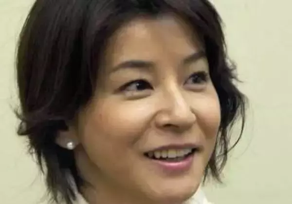 「こんなに大きくてたくましい息子さん!」高嶋ちさ子〝ムキムキ〟水着の息子と夏満喫ショット「良い身体してますねー!」「あっという間に素敵な青年に」