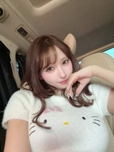 「着るのか脱ぐのかはっきりしな」白ビキニ＆ずり落ちジーンズの三上悠亜に「服脱ぐ順番ヤバすぎる」「最も美しい夏の装い」「最高ですね」