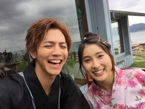 「そりゃ愛されるよね」片寄涼太との授かり婚から3年...ラインくっきり大胆肩出しドレス披露の31歳女優に「きゃーっ！背中ーっ！」「ホントいい女⋯⋯に」