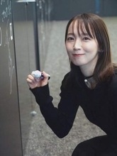 「この画像だけで頭が冴えてしまう」吉岡里帆〝すけすけ〟黒インナー丸見せ舞台挨拶姿に「通気性が良さそう」「透明感がすごい」