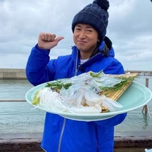 「そんな髭伸びる？」「真っ黒すぎ…」激レア！大野智〝プライベート2S〟に「一瞬誰って思った」「SNSに出てるの初めて見てびっくり」「変わらない絆に感涙」