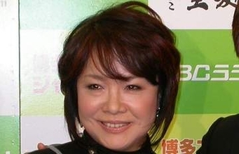「お祝いしてもらってるんだから笑って！」〝古希〟渡辺真知子の〝誕生日ショット〟に反響「ケーキを前にして微妙な表情」