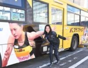 「会社も陸上部も走り続ける」九電工から社名変更のクラフティア　PRへラッピングバス走行　五輪＆世界陸上出場3選手を起用