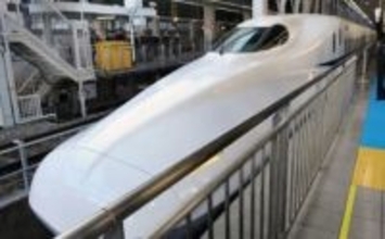 「知らなかった！」新幹線〝フットレストの使い方〟伝える森田まさのりの投稿に反響「分かりにくいですよね」「そもそも使う？」