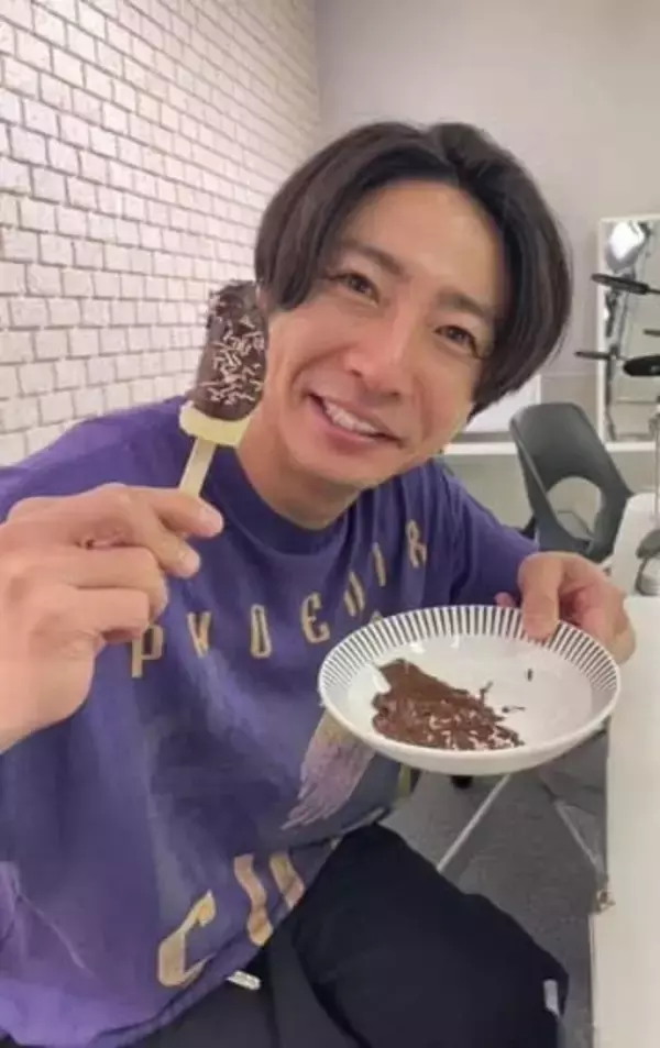 「まってまって」「見た瞬間叫んだ」嵐・相葉雅紀〝雰囲気ガラリ〟ショットに「えええーっ⁉」「大好きなビジュ〜」「改めてカッコイイ」の声