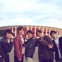 今春活動終了の嵐…43歳相葉雅紀の誕生日〝メンバー揃ってお祝い〟ショットに「こういう5人をずっと見てたい」「メンバー同士の自然な雰囲気伝わる」の声