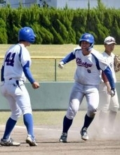 勝ち越し機で4番は考えた…北九大7回、7点を奪って大逆転　2度胴上げを見た昨秋の悔しさ晴らす9季ぶり優勝【九州六大学野球】
