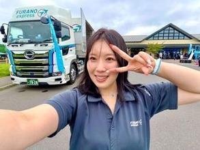 「持ち方笑」「紛らわしい写真」トラックめいめい〝巨大メロン〟ショットに「目のやり場に困る」の声も