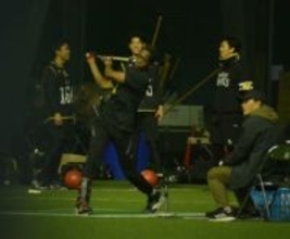 ドラ1も4年目…ソフトバンクのイヒネ・イツア　外野守備にも取り組む「出場できるところがあればどこでも」先輩にいい手本が