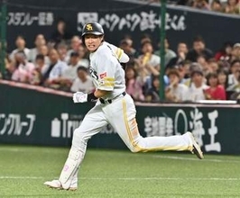 投手強襲のエンタイトル2点二塁打　ソフトバンク柳田悠岐、痛烈な打球が直撃　打球は三塁ベンチに…