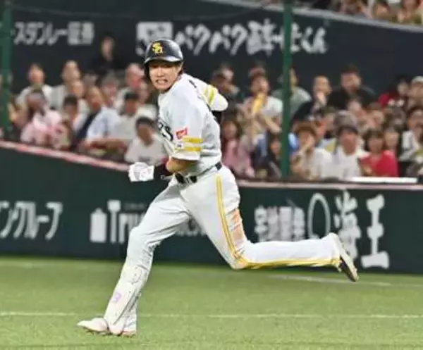 投手強襲のエンタイトル2点二塁打　ソフトバンク柳田悠岐、痛烈な打球が直撃　打球は三塁ベンチに…