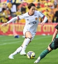 「強く愛される選手になれるように」J3→J1へジャンプアップ　アビスパ福岡がギラヴァンツ北九州のDF山脇樺織を完全移籍で獲得