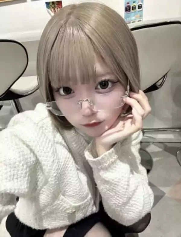 「『ゴッ!!』って聞こえる」「前歯が…」現役アイドル、雪まつりでの〝衝撃映像〟に驚愕「流血にならなくて」「ど根性すぎるやろ」