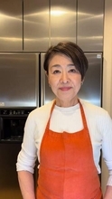 「流行に乗ってみました」安藤優子〝67歳の移動コーデ〟に「スリットが」「いつまでもハイヒールが履ける安藤さんすごい」の声