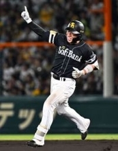 4月、左膝靱帯損傷で選択したプレー継続　大一番で決勝ソロのソフトバンク野村勇が「芯」をつかんだ1年【日本シリーズ】