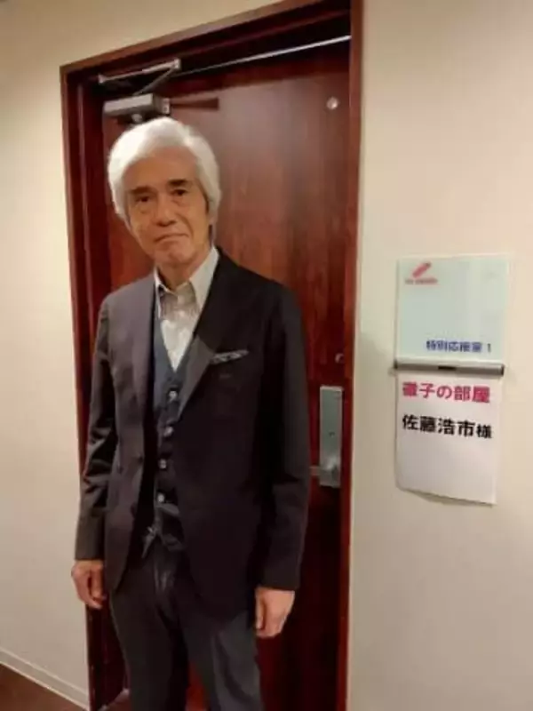 「嘘だろ？」「一瞬、息子に見えた!?」白髪⇒黒髪〝若返り激変〟64歳俳優の最新ショットに騒然「スゴい」「本当に黒髪の佐藤浩市が好きすぎる…」