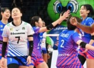 総力戦で2位死守　チーム救った22歳のアタッカー　前日途中交代の21歳オールラウンダーは中田久美監督の「親心」に応え守備で奮起【バレーボールSVリーグ女子・SAGA久光スプリングス】