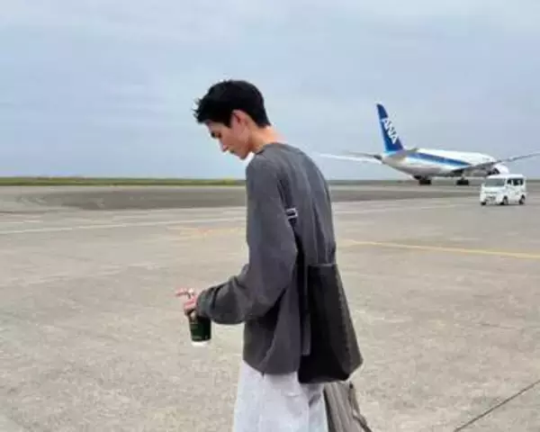 「1日5合、米食うんです…」父は沢村一樹、弟は野村康太！25歳モデル〝最新ショット〟に「色気しかない」「めちゃくちゃ脚長」「スタイルの良さ際立ってる」の声