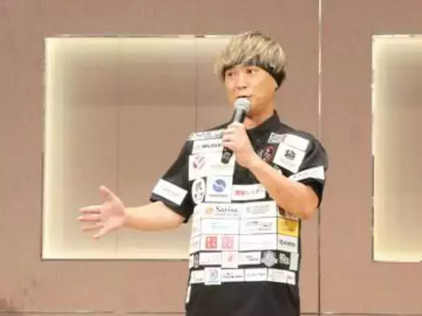契約解除から7年...〝どん底救った相方〟と2ショットのカラテカ入江慎也さん「お二人の絆は本物ですね」「いつかまた2人のネタが見られる日が来るといいな」の声