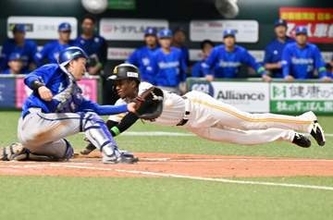 「よくかえってきてくれた」ソフトバンク小久保監督、日本シリーズ初出場で同点生還の22歳に感謝