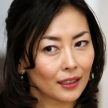 「本当は還暦の時にこれを…」54歳で急逝した中山美穂さん偲ぶ〝お兄ちゃん達〟赤いちゃんちゃんこ姿で…ドラマ共演者集合ショット「一番下の妹がいないなんて本当に悔しい」