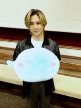 「何このビジュ!?」「これが正体…」電撃婚から2カ月〝激変〟堂本光一の姿に「理解するのに時間が…」「いつもと違う存在感」「魅力的」の声