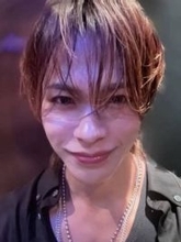 「胡散臭い」「不気味」〝雰囲気ガラリ〟元KAT-TUN上田竜也〝映画出演最新ショット〟に衝撃「目が笑ってないわ〜」「イカれててほんと良い」