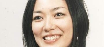 「背中ガッツリ、さすが」板谷由夏〝51歳の背中丸々さらけ出し〟大胆リゾートショットに「50代に見えない」「鍛えられてて憧れます」