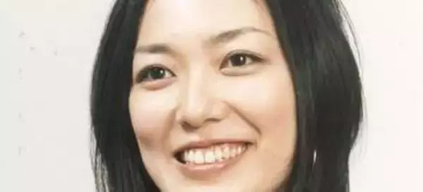 「背中ガッツリ、さすが」板谷由夏〝51歳の背中丸々さらけ出し〟大胆リゾートショットに「50代に見えない」「鍛えられてて憧れます」