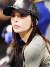 「宇宙人」「カッコ良すぎ」浜崎あゆみ〝斬新〟移動コーデに反響「顔が隠れてるのにオーラ凄い」「オシャレすぎる姫」の声