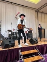 〝サザン〟脱退から25年…70歳の大森隆志〝妻〟との記念日ショット反響「えっ、そうなんですか？」「これはまた貴重な」「楽しそうで何よりです」