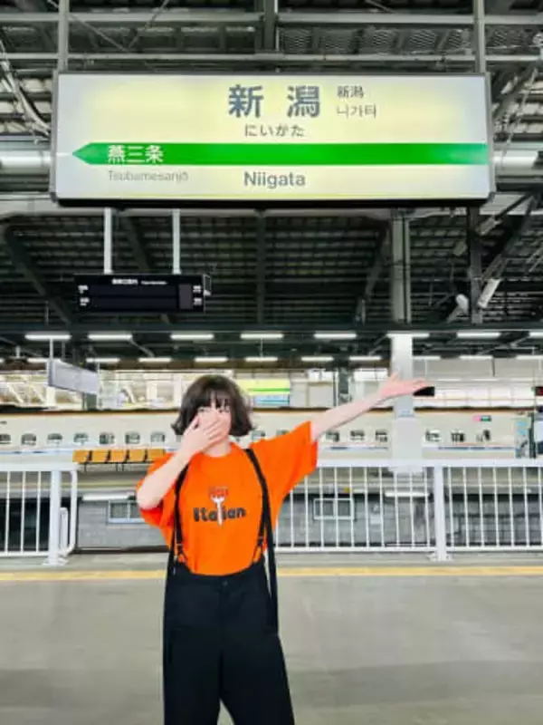 「え、どういう服…⁇」椎名林檎〝仰天〟透け感ドレス姿に「3人産んで…意味わからん」「魂を吸われそう」